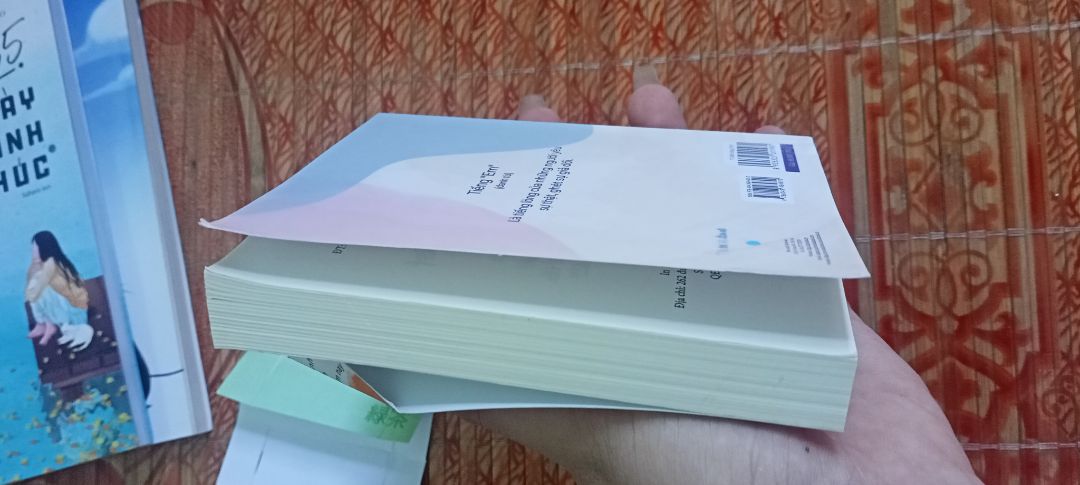 thật sự mình rất thất vọng về cách đóng gói của tiki , giống kiểu cứ ném quyển sách vào hộp là xong ko để ý coi sách có vấn đề gì ko , của mình bị gập hẳn 1 góc bìa vào luôn. thật sự mình rất thất vọng về cách đóng gói của tiki , giống kiểu cứ ném quyển sách vào hộp là xong ko để ý coi sách có vấn đề gì ko , của mình bị gập hẳn 1 góc bìa vào luôn.