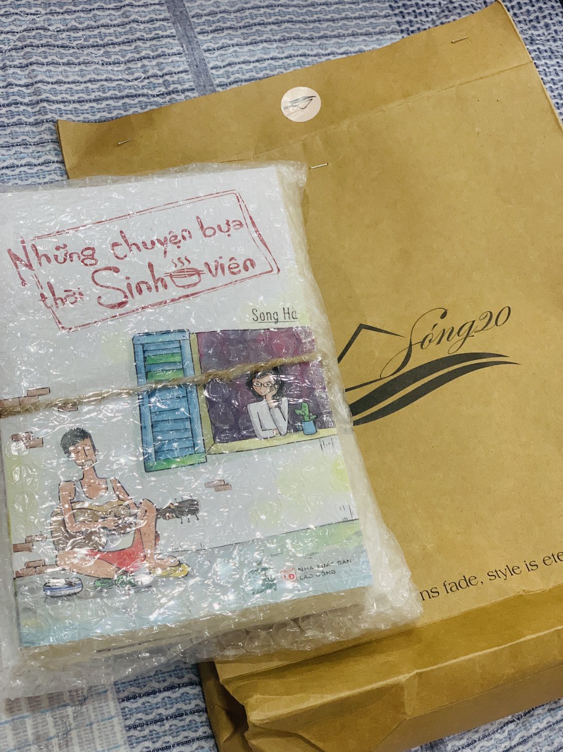 Lần đầu mua hàng, ưng cái bụng, shop đóng gói hàng rất cẩn thận
Màu sắc in ấn đẹp, vote 11* cho shop
Sẽ tiếp tục ủng hộ shop