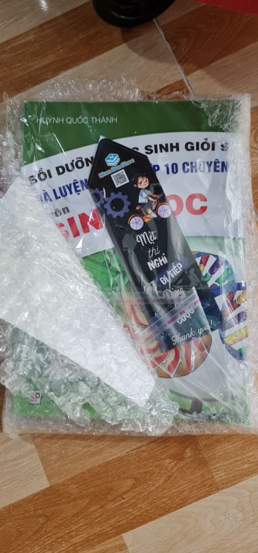 đặt 2 quyển sách bài văn mẫu lớp 3 mà giao giao sách lớp 9 môn sinh học.Làm ăn kiểu gì đấy shop? không có sách thì thôi giao bậy bạ là sao?