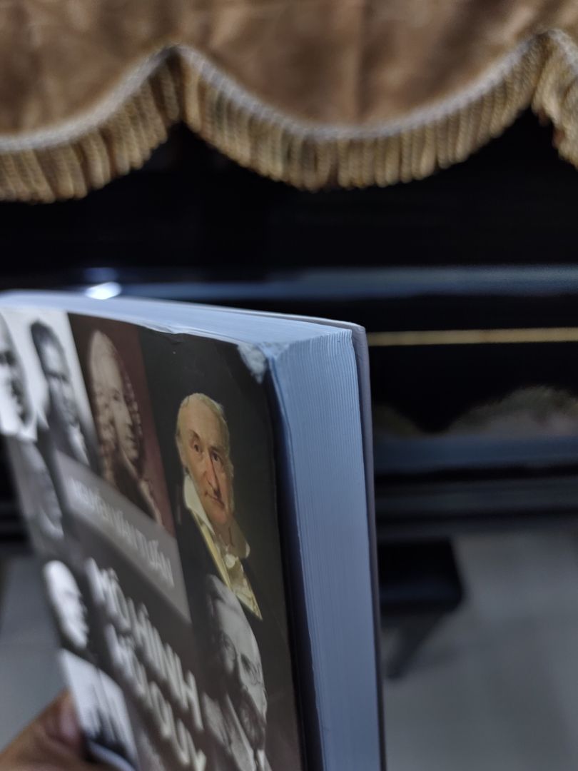 Sách được đóng gói rất kỹ, nhưng bị dập phần góc như hình, để giữ đọc luôn chứ ko cho/tặng người khác được nữa. 3 sao cho nhà cung cấp.