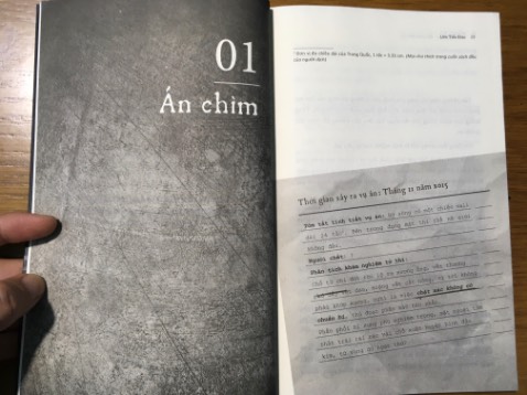 Những câu chuyện kể có thật từ vị bác sĩ pháp y xuất chúng, đầy bản lĩnh khi khám xét, phân tích hiện trường gây án và mổ xẻ, xét nghiệm tử thi, phân tích DNA… kết hợp tư duy logic để tìm ra hung thủ. Trong cuốn sách là sự pha trộn bản chất tàn nhẫn, máu lạnh, có sự cô đơn, tính nhân văn, sự đồng cảm và kiến thức uyên bác về ngành pháp y. 

MỘT CUỐN SÁCH KINH DỊ GÂY ÁM ẢNH THỰC SỰ! CÂN NHẮC TRƯỚC KHI ĐỌC.

P/S Đọc xong 2 cuốn coi chừng bị sỏi thận!