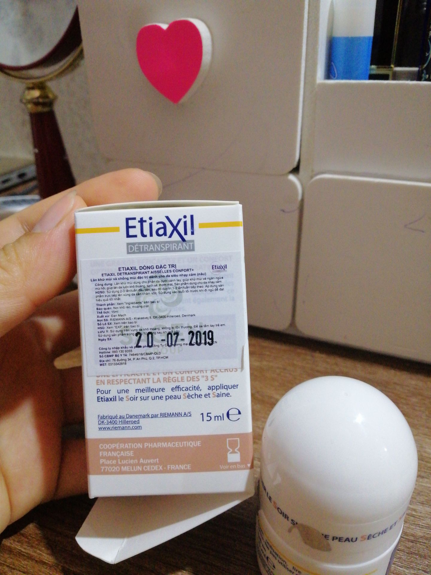 trc giờ vẫn dùng etiaxil ngăn mùi tốt, đc 3-4 ngày, dòng siêu nhạy cảm cho cả bé con đang dậy thì nhà mình dùng xem tnao, mua của tiki trading lần đầu hàng chính hãng tem mác đầy đủ, 2 hôm là nhận đc hàng. cho 5*