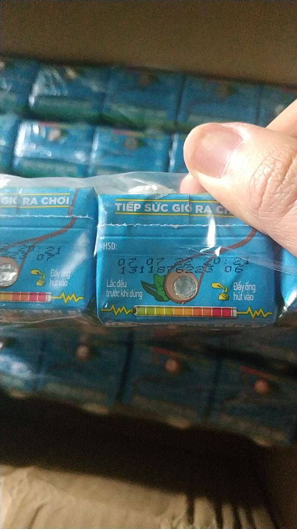 Mình mua hàng tiki rất nhiều lần, mua sữa milo cũng nhiều rồi. Mà lần này thực sự thất vọng với đơn hàng này. Sữa milo hạn sử dụng 8 tháng, mà tiki giao cho mình thùng này với hsd đã bị trôi mất 4 tháng. Mình nhận hàng vào ngày 3.3.2022, mà tới 7.7.2022 đã hết hạn. Thùng sữa đợt trước mua trên tiki bị trôi 2 tháng thì còn chấp nhận được, đằng này tiki lại giao hàng cũ cho mình. Cứ thế này thì không biết có nên tiếp tục đặt sữa trên tiki ko nữa. Thực sự không hài lòng chút nào với đơn hàng này Mình mua hàng tiki rất nhiều lần, mua sữa milo cũng nhiều rồi. Mà lần này thực sự thất vọng với đơn hàng này. Sữa milo hạn sử dụng 8 tháng, mà tiki giao cho mình thùng này với hsd đã bị trôi mất 4 tháng. Mình nhận hàng vào ngày 3.3.2022, mà tới 7.7.2022 đã hết hạn. Thùng sữa đợt trước mua trên tiki bị trôi 2 tháng thì còn chấp nhận được, đằng này tiki lại giao hàng cũ cho mình. Cứ thế này thì không biết có nên tiếp tục đặt sữa trên tiki ko nữa. Thực sự không hài lòng chút nào với đơn hàng này