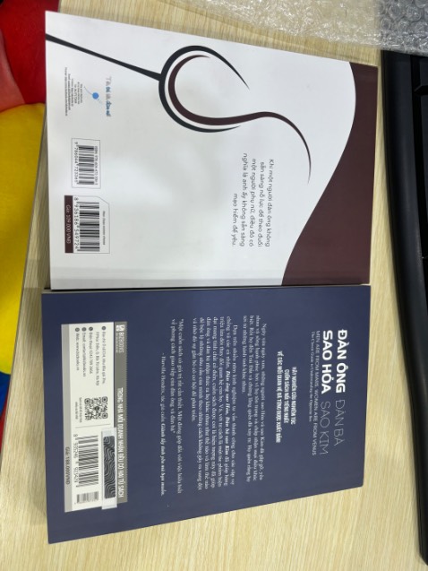 Chưa đọc vào nội dung nhưng mn review tốt. Sách mới , bìa mềm xuất bản 2012, cỡ chữ hơi nhỏ nhưng vì sách dầy nên chấp nhận. In đẹp, chữ rõ ko lem. Hình thức bắt mắt. Đáng giá tiền