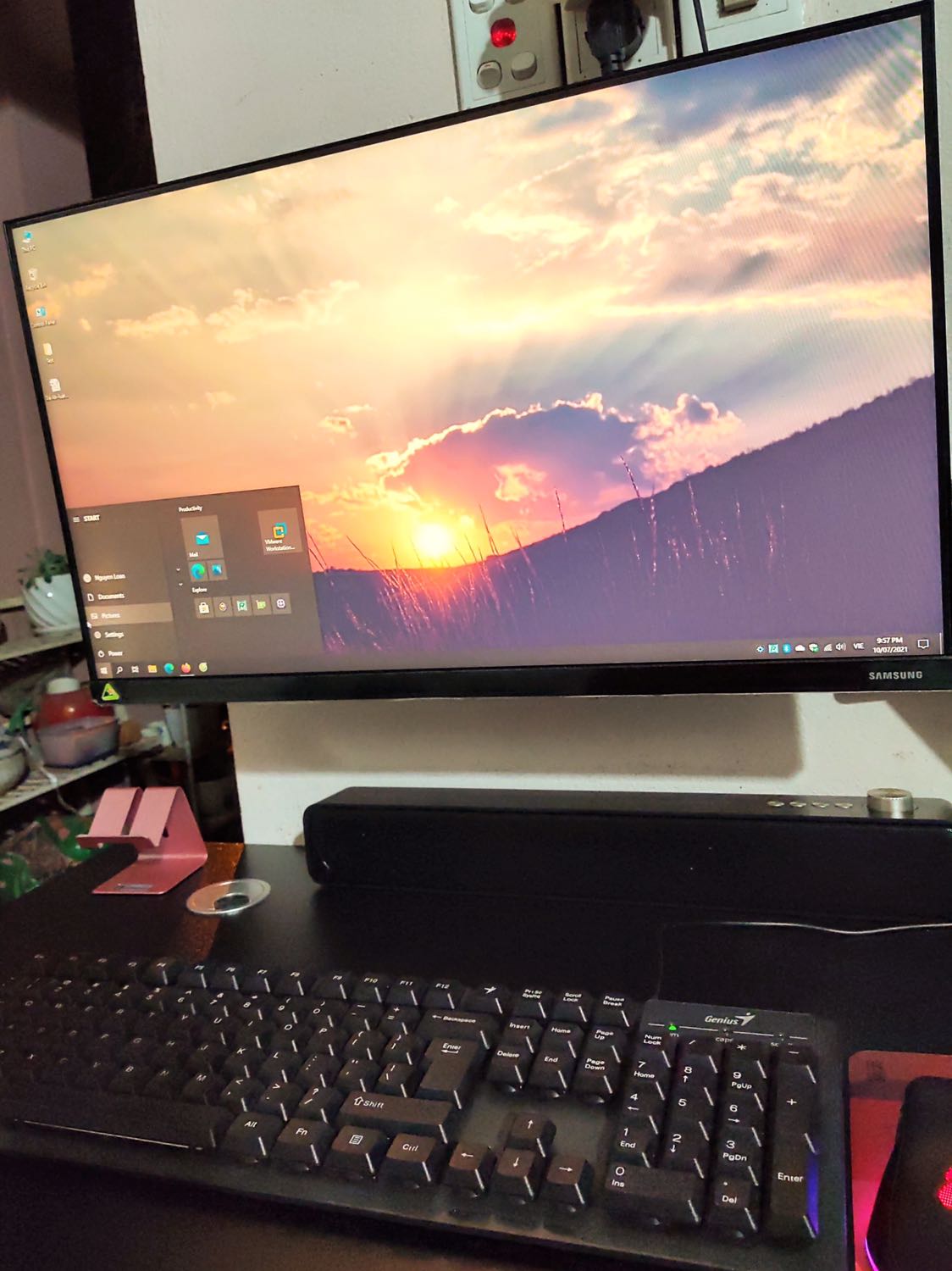 Chất lượng tốt, sản phẩm đúng mô tả. Giá tốt, đáng để mua cho những ai có diện tích mặt bàn nhỏ. Giao hàng đúng hẹn, đóng gói cẩn thận