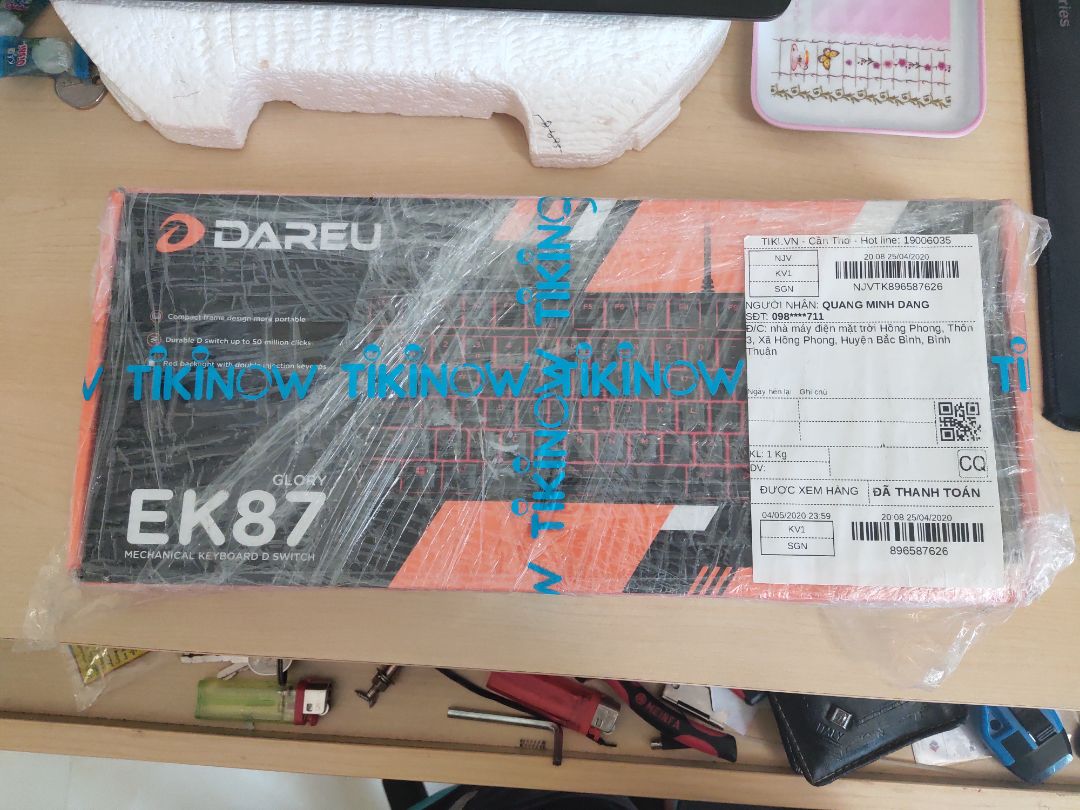 Đặt hàng chiều 25 đến trưa 29 nhận hàng. bàn phím giao không có dấu hiệu cấn móp, *** phím ok, các phím độ nẫy đều nhau và khá chắc chắn, ko có phím liệt hay ko nhạy. chi tiết hơn thì sử dụng thời gian mới biết. có điều đèn phím hơi mờ, không sáng hết ký hiệu trên phím dùng đem tôt nhưng ngày thì khó thấy.