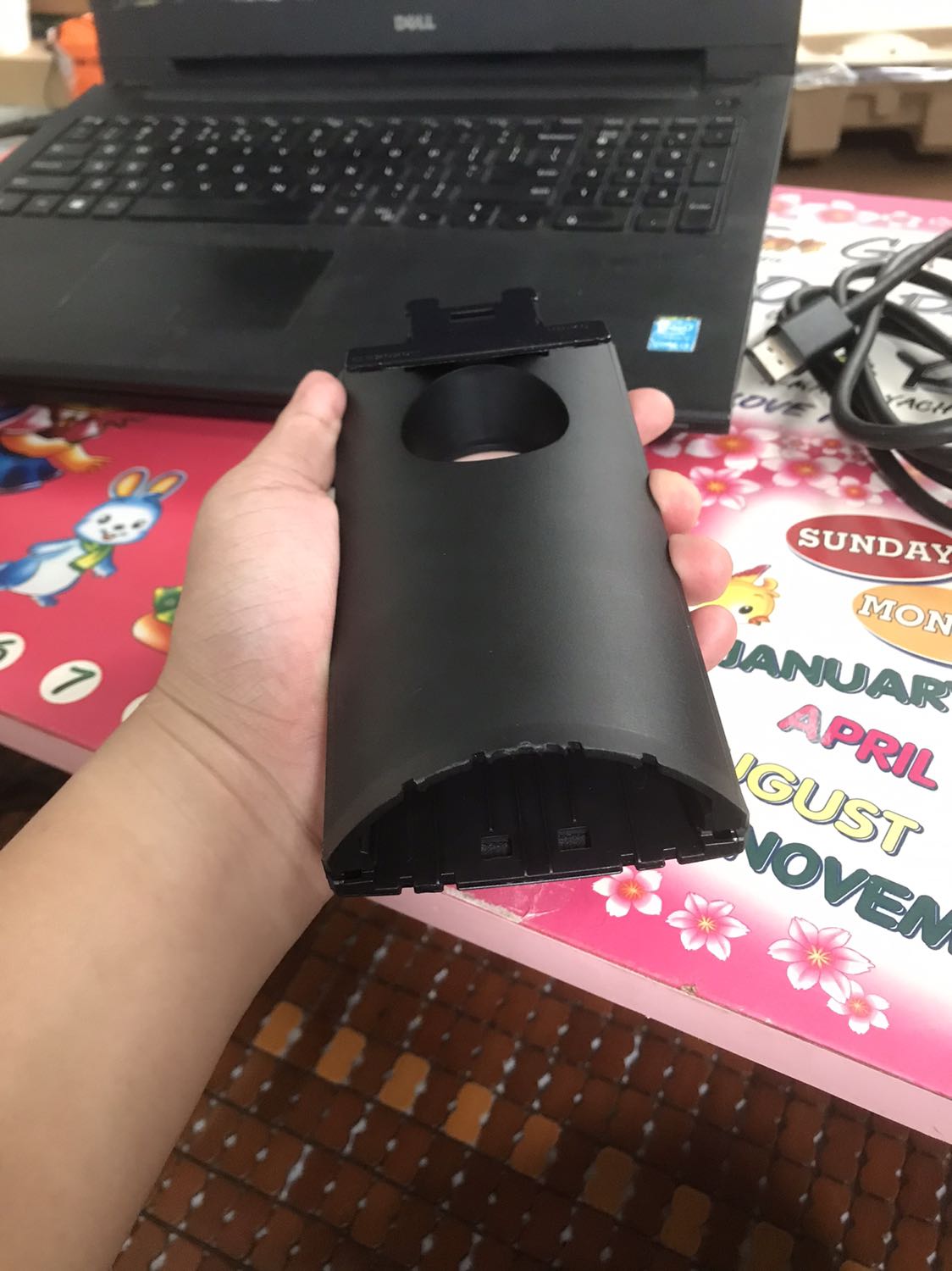 Màn hình sử dụng tốt. 
Gặp lỗi về chân đế của màn hình. Nhưng chưa có thời gian để bảo hành. Sẽ nhờ yêu cầu bảo hành sau ngày 26/07/2021.