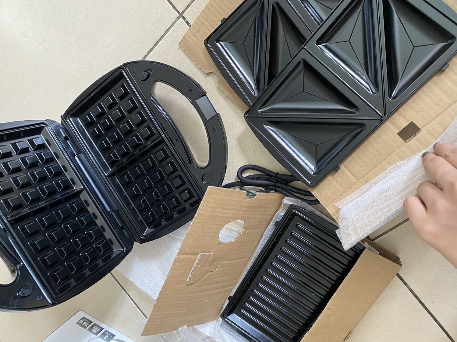 Giao siêu nhanhh luôn ạ, anh shipper có tâm nhiệt tình. Hàng nguyên kiện không có vết xước luôn ạ. Chưa *** thử, mong là chuẩn như lưc nhận hàng.