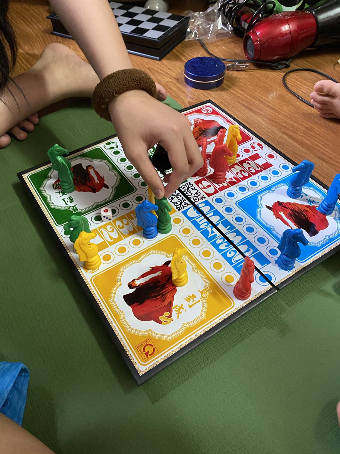 Tổng quan ok, quân cá ngựa đẹp, hút chắc ?
Hút chắc quá lúc đá ko có cảm giác như ngày xưa đá bay vèo ra khỏi bàn ?