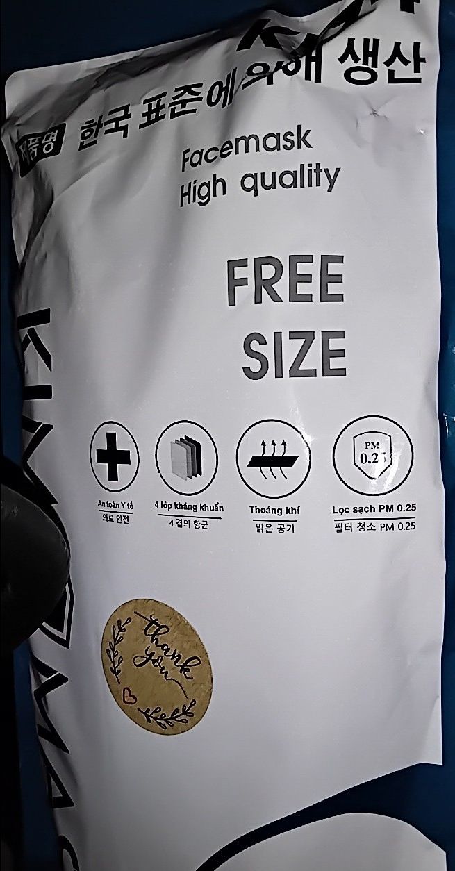 Nhiều lần mua áo thun lần này mới gặp shop ưng ý. Thun dày, size chuẩn, có cả thư cảm ơn và quà tặng, shipper vui vẻ. Mua áo ở shop này là sự lựa chọn hài lòng nhất từ trước đến nay.