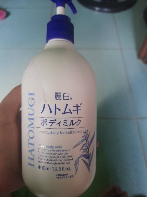 Cấp ẩm tốt, không gây kích ứng da nhưng sao chất kem dưỡng thể hơi lỏng, cảm giác nước hơi nhiều không giống với chất kem mình mua ở các cửa hàng khác. Mặc dù mua trên tiki trading nhưng vẫn sợ hàng giả.