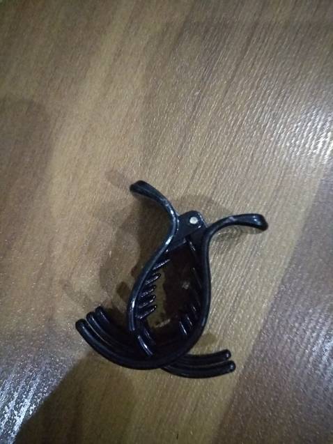 Kẹp tóc kiểu dáng thời trang, giá rất rẻ. Shop hay cho mã giảm giá nên rất vui khi mua sắm. Sản phẩm lại được giao siêu tốc nên rất hài lòng.