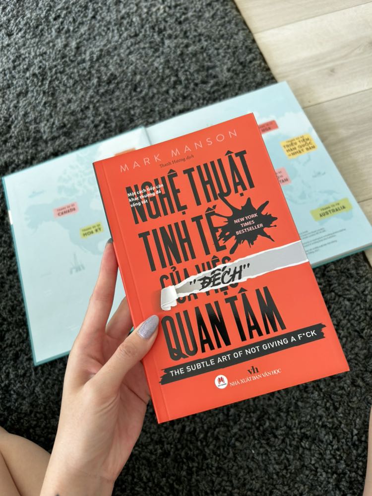 Đây là quyển mình rất thích qua nhiều năm, đọc lại ko biết bao nhiêu lần. Có lần cho mượn rồi bị mất nên giờ đặt lại, ấn bản bìa mới, chưa biết nội dung có thay đổi gì ko nhưng nhìn chung đọc lại nhiều lần là hiểu rùi đó.