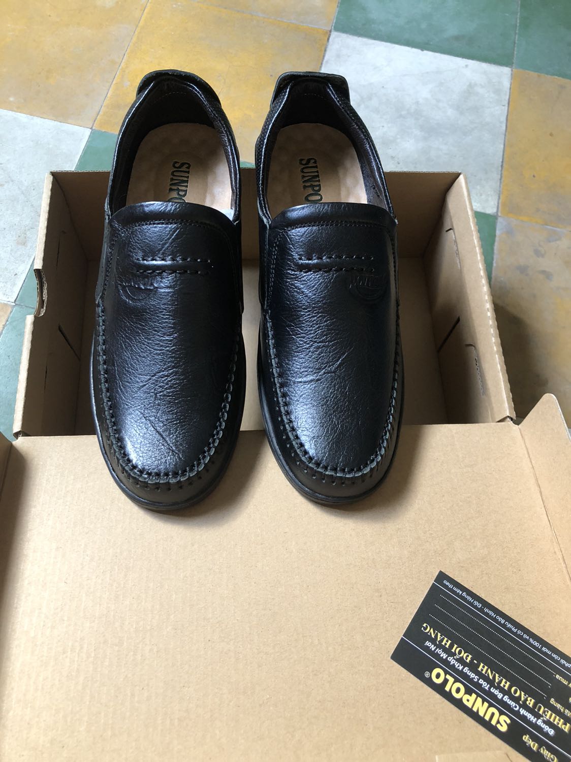 Đóng gói cẩn thận, lần đầu mua ở shop cực hài lòng, giày đẹp da mềm rất thích ủng hộ