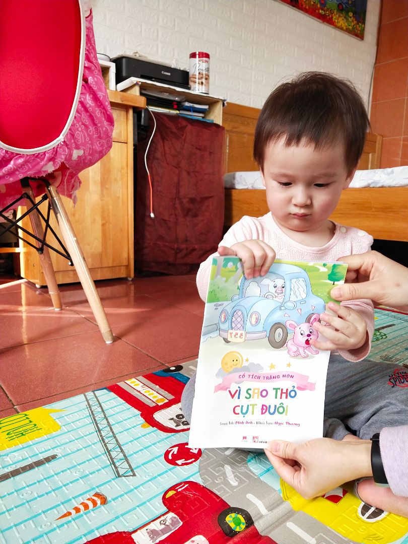 sách in rất đẹp, bìa cứng cáp. có khoảng 20 trang j đó . giấy tốt, nên mua