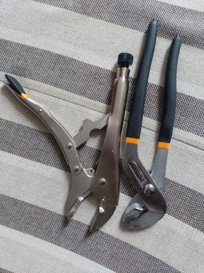 Giao hàng nhanh. Kềm đúng như hình. Đẹp. Chắc chắn, cầm nặng tay. TH TOLSEN. 470 gr, dài 22cm. 160k. Gía này hy vọng dùng tạm thôi, ổn là được rồi. Các loại kềm loại này nếu mà TH Nhật ,Mỹ... đã tìm hiểu rồi hàng nội địa xịn giá cả triệu bạc nhưng xài thiên thu.