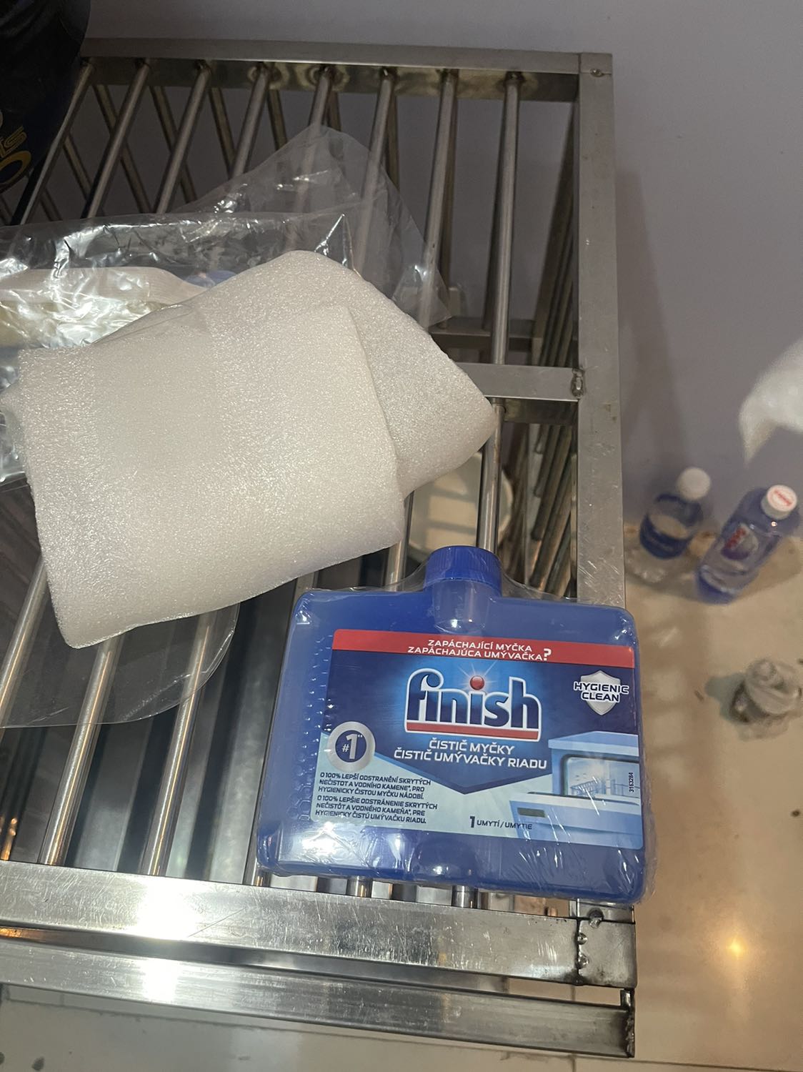 Đang chờ tiki giải quyết vấn đề, mua 1 combo nước rửa gồm 3 loại mà chỉ nhận đc 1 chai gì đó ( ko hề liên quan sản phẩm mua) bé tẹo… nhưng đến nay vẫn chưa đc giải quyết. Toàn mua hàng ở Tiki, mà nay gặp phải vấn đề này, còn dám mua nữa ko nhỉ?