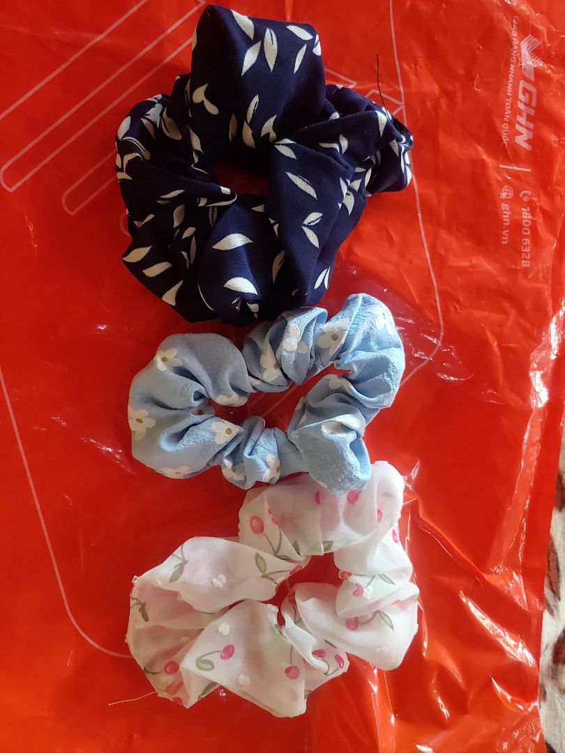 khá là xinh, cũng dễ cột nữa. Mình mua flashsale nên thấy cũng khá rẻ. khá là xinh, cũng dễ cột nữa. Mình mua flashsale nên thấy cũng khá rẻ.