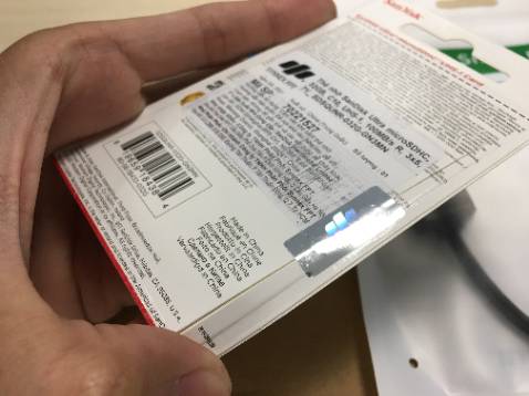 Giao hàng tương đối nhanh. Tuy hợp đóng gói hơi móp méo có thể do quá trình vận chuyển nhưng sản phẩm vẫn không sao. Tiki cần kỹ hơn trong khâu đóng gói sản phẩm.
Sản phẩm đã được gạch ra để dán tem bảo hành và khi bỏ vào lại thì có dán một miếng team siêu khác để niêm phong, các bác khác chú ý chổ này nhé. Copy thử file thì thấy tốc độ cũng tạm chấp nhận được trong tầm giá. Mình mua về để chạy Raspberry nên cũng khá là ok.