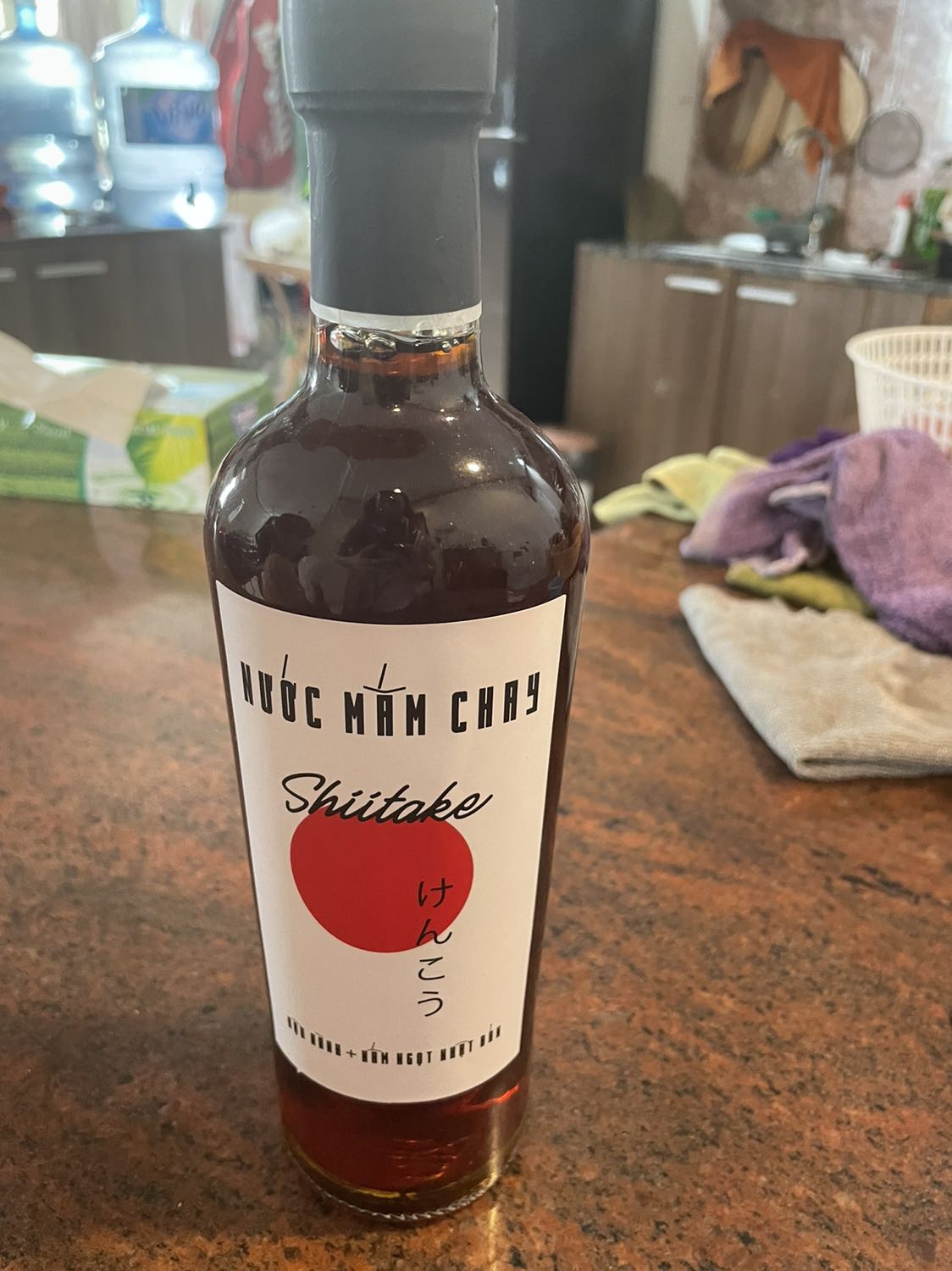 Gói hàng cẩn thận. Giao hàng chuyên nghiệp. Chai nước mắm đẹp. Giá mắc. Chưa ăn nên k biết vị thế nào Gói hàng cẩn thận. Giao hàng chuyên nghiệp. Chai nước mắm đẹp. Giá mắc. Chưa ăn nên k biết vị thế nào