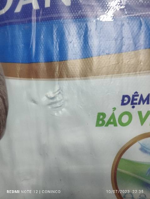 Thấm hút tốt. Mềm mại. Tiện lợi. Hàng gói cẩn thận, còn hạn sử dụng. Có vết tì rách.