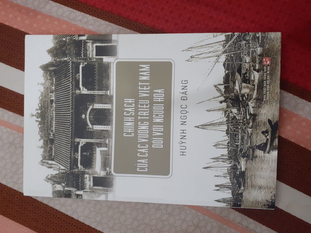 Sách rất hay. Cuốn sách có giá trị lớn về mặt nội dung và hữu ích cho công việc tham khảo về tư liệu lịch sử, phù hợp với các bạn yêu thích lịch sử. Rất nên mua.