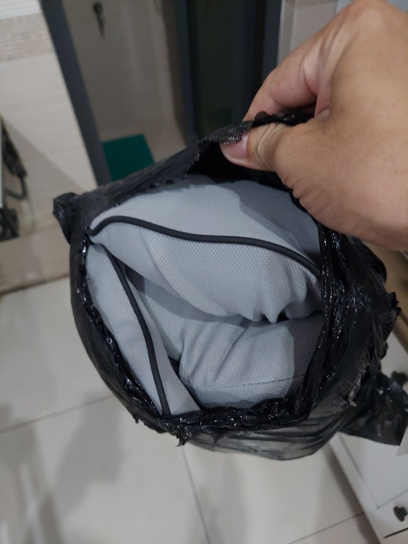 Không hài lòng, đặt màu đen lại giao màu xám! vả lại không cho kiểm hàng!