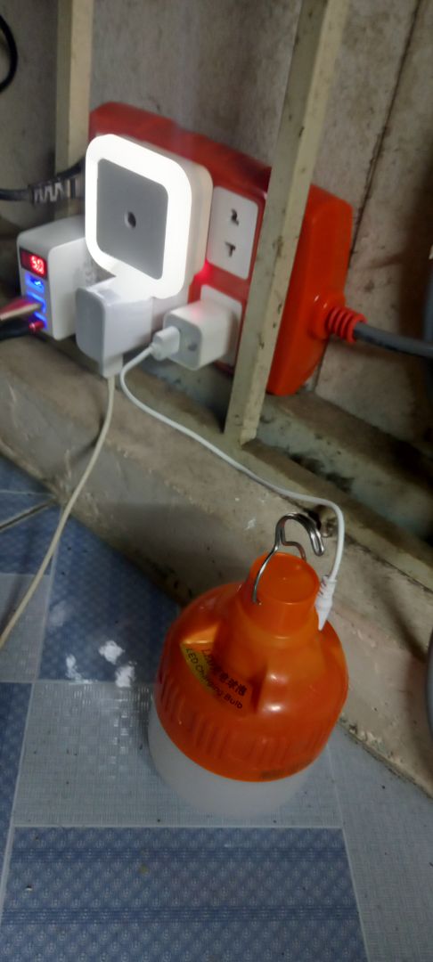 đèn mẫu và kiểu dán đúng như quảng cáo nhưng có điều mau hết pin không sáng đến 6h 8h như quảng cáo chỉ đc 3h là cao đèn mẫu và kiểu dán đúng như quảng cáo nhưng có điều mau hết pin không sáng đến 6h 8h như quảng cáo chỉ đc 3h là cao