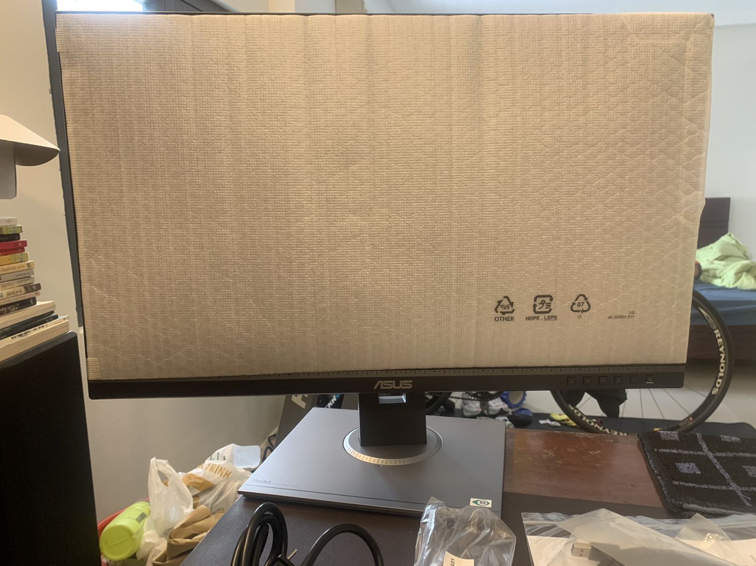 Sản phẩm đẹp. To. Nét. Không điểm chết. Sử dụng rất thích. Thích hơn Dell