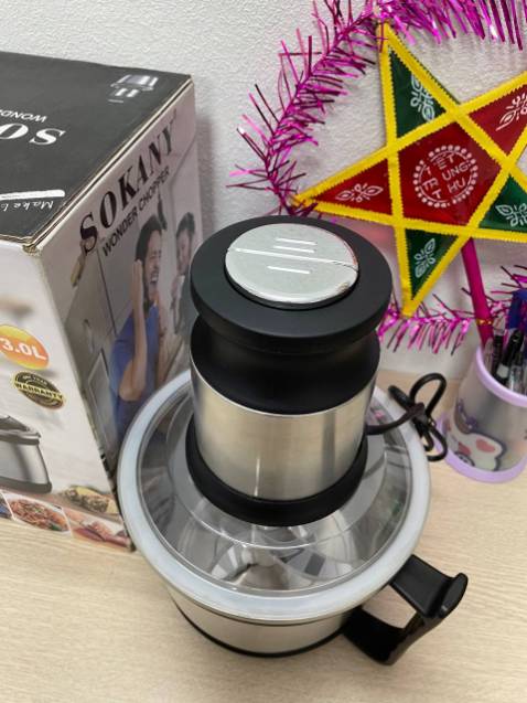 Nhận hàng không vỡ bởi shop đóng gói rất là cẩn thận chống sốc đầy đủ
Lưỡi dao có nắp bảo vệ nên rất an toàn 
Máy to nên xay được khá là nhiều đồ