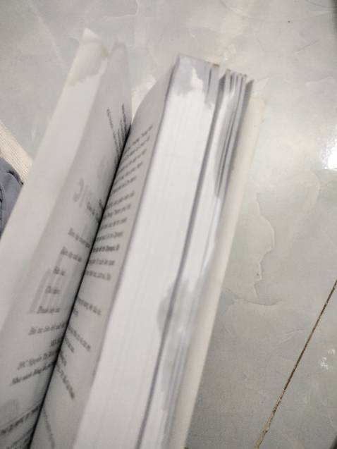 đóng gói sơ sài, k có bọc chống sốc, rất tệ. sách cũ, đã rách