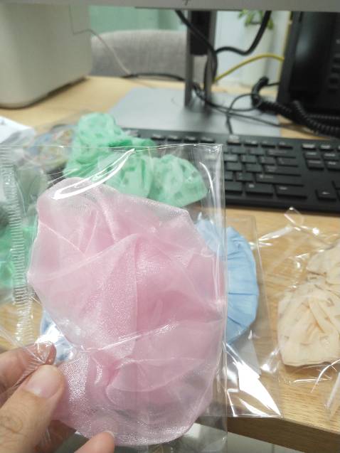 Gói hàng chỉnh chu, màu hồng cute, lại còn lấp lánh, còn được tặng quà nữa nè