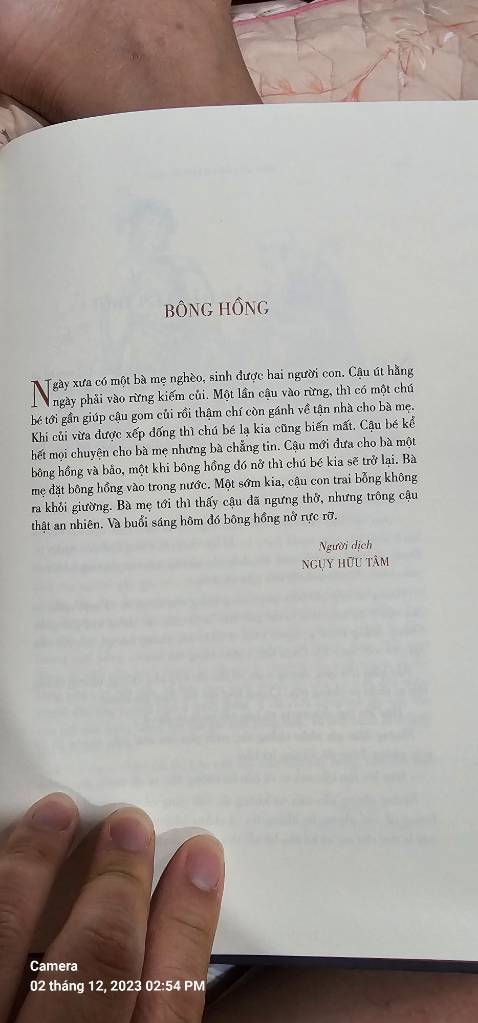 Tôi ko hiểu những người dịch và nhà xuất bản làm ăn kiểu gì khi trong nội dung có rất nhiều câu truyện chỉ dài mấy dòng vô nghĩa