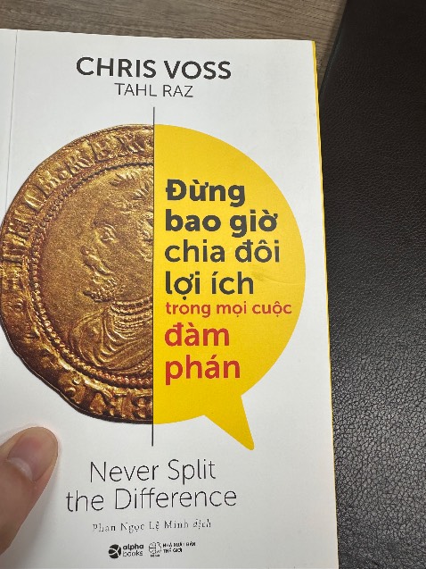 Sách cảm giác là hàng lưu kho rất lâu rồi giờ bán cho khách, hình thức tệ như ảnh