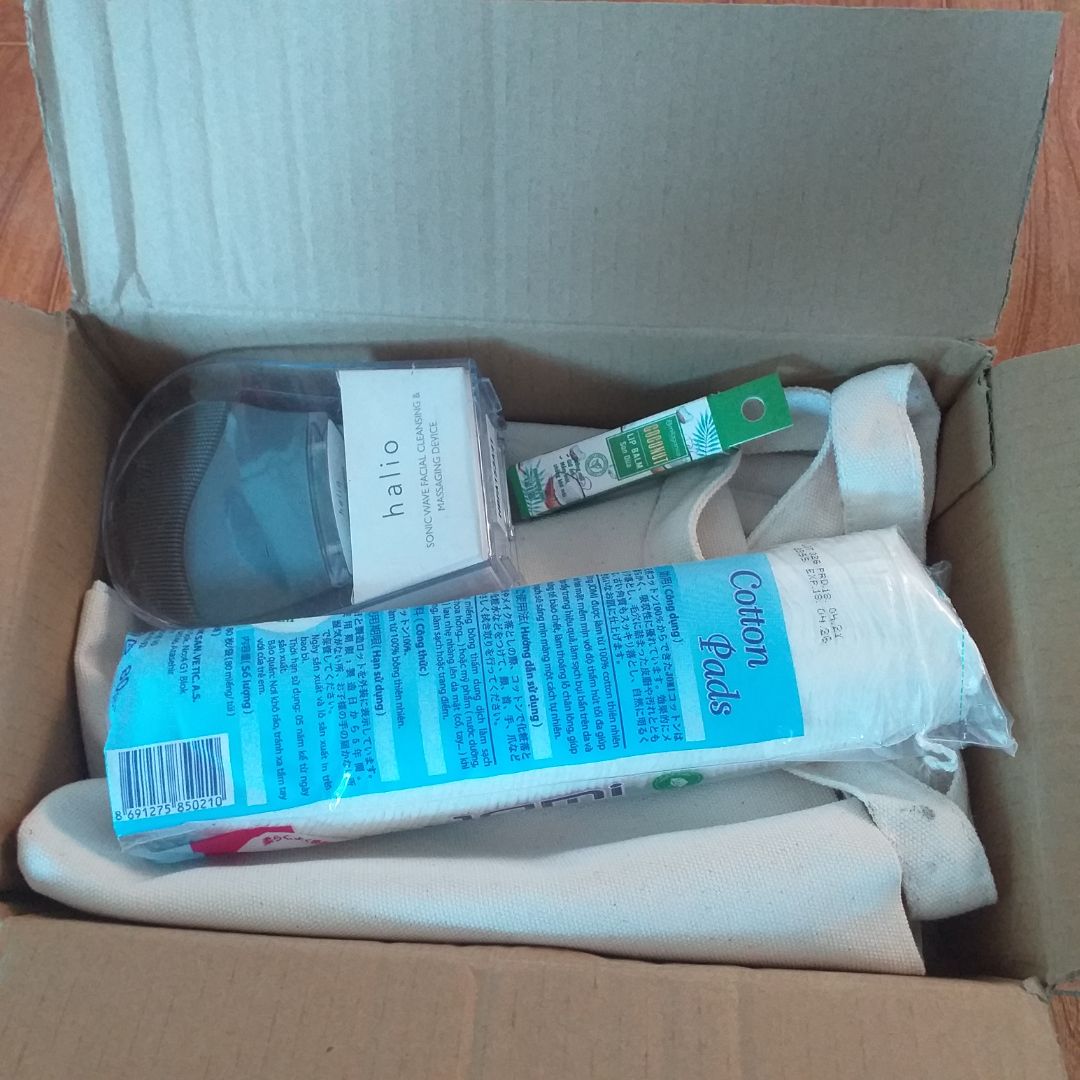 Giao hàng nhanh hơn dự kiến, đóng gói cẩn thận, đủ quà tặng. Săn sale black friday nên giá rất chim ưng. Về độ bền và hiệu quả thì do lần đầu mình mua nên cần thời gian để kiểm chứng ạ. Lần sau sẽ tiếp tục ủng hộ shop ạ