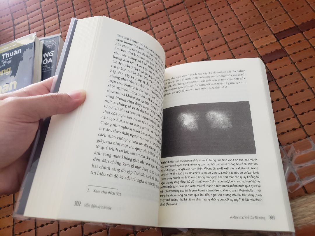 Sách hoàn thiện đẹp, có trang màu minh họa. Nếu có miếng dấu trang kèm theo thì thích hơn.