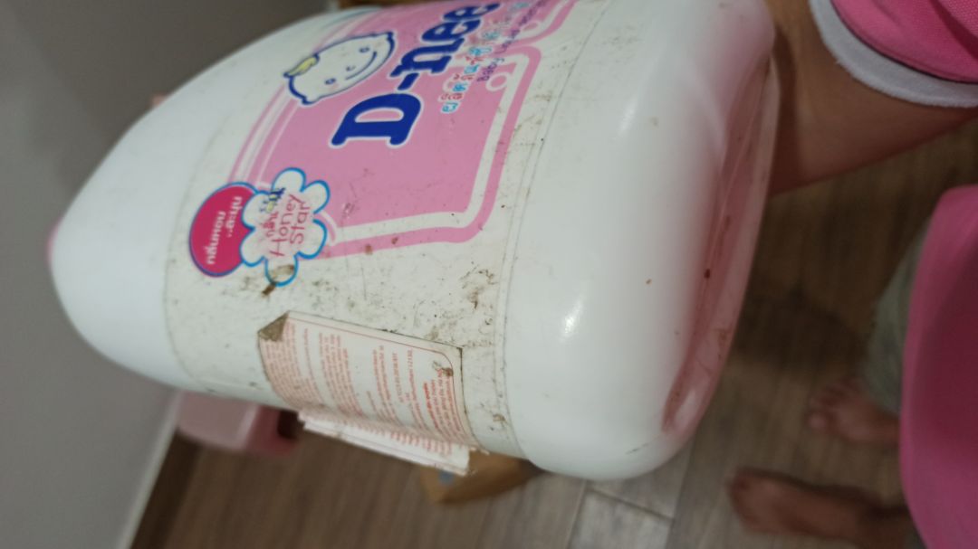 Đóng gói cẩu thả,  không chèn lót
,  bao bì *** tróc tem mạc. Giao hàng không bao giờ gọi báo trước,  toàn đứng trước cửa rồi mới gọi í ới,  trường hợp khách thường xuyên ra ngoài rất bị động trong việc nhận hàng. 
Đã mua nhiều lần trên Tiki,  lần này rất tệ. 
Đánh giá 1* Đóng gói cẩu thả,  không chèn lót
,  bao bì *** tróc tem mạc. Giao hàng không bao giờ gọi báo trước,  toàn đứng trước cửa rồi mới gọi í ới,  trường hợp khách thường xuyên ra ngoài rất bị động trong việc nhận hàng. 
Đã mua nhiều lần trên Tiki,  lần này rất tệ. 
Đánh giá 1*