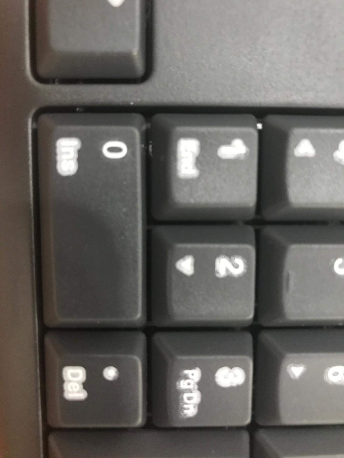 Mình nhận được hàng của Tiki Now giao rất đúng, đặt buổi tối thì sáng đúng 10h nhận được hàng rồi.
Khi mình cắm thử vô máy tính thì kết nối ok, phím và chuột hoạt động bình thường.
Tuy nhiên, mã số sản phẩm in sau lưng bàn phím là K275 thay vì MK275 như Tiki giới thiệu nên mình ko rõ là có nhầm lẫn gì ko.
Mặt khác, mực in trên bàn phím bị lem luốc nhìn rất ghê, mình thử dùng tay cạo đi lớp trên của số O và mũi tên lên thì lớp dưới hiện ra rõ như hình mình chụp lại. Vì vậy, nhờ Tiki kiểm tra lại giúp mình vì sao lại như vậy? Mình nhận được hàng của Tiki Now giao rất đúng, đặt buổi tối thì sáng đúng 10h nhận được hàng rồi.
Khi mình cắm thử vô máy tính thì kết nối ok, phím và chuột hoạt động bình thường.
Tuy nhiên, mã số sản phẩm in sau lưng bàn phím là K275 thay vì MK275 như Tiki giới thiệu nên mình ko rõ là có nhầm lẫn gì ko.
Mặt khác, mực in trên bàn phím bị lem luốc nhìn rất ghê, mình thử dùng tay cạo đi lớp trên của số O và mũi tên lên thì lớp dưới hiện ra rõ như hình mình chụp lại. Vì vậy, nhờ Tiki kiểm tra lại giúp mình vì sao lại như vậy?