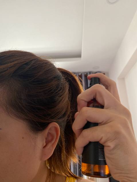 Trc giờ mk dùng bn chai tinh dầu bưởi đều bị tắc vòi hết. Cứ nghĩ tại vòi đểu chai đểu nên đổi hết chai này sang chai kia. Lần này mua thì shop có hướng dẫn do phần dầu đặc nên dễ tắc vòi. Phải lắc thật mạnh để dầu tách ra. Điều mà các hãng khác chưa hề nói đến. Vậy nên cho 5*