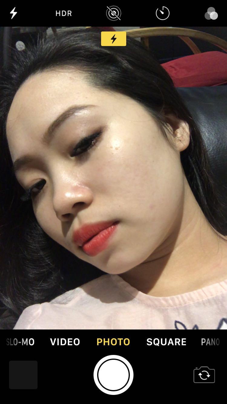 Mình đã sử dụng được 1 tgian, lúc đầu mình có hơi lăn tăn vì có review về e này kem đặc cgiac khá nặng mặt. Nhưng thực tế mình dùng rất oke, kem đặc, chỉ lấy cỡ hạt ngô là đủ nè, từ sáng tới chiều ko bị bóng dầu. Tối mình vẫn dùng e này, sáng hsau mặt vẫn mướt, 5 sao cho chất lượng giữ ẩm và phục hồi da. Cảm giác B5 của La Roche rất xịn xò nhé. 
Tiki giao hàng nhanh, hàng chính hãng, vẫn 10 điểm cho Tiki nè ❤️ 
Mình recommend em này cho những ai da hỗn hợp, da khô nhé