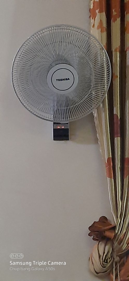 chất lượng thì rất tốt vì là hàng thương hiệu,  nhưng điều khiển khó vì là nút mỏng . thiết kế điều khiển khó sử dụng, theo kiểu rẻ tiền . Có nhiều chế độ gió nhưng thực sự ít sử dụng . còn lại thì ổn quạt mát, gió mạnh thiết kế tốt và chắc chắn giá thành rất ok so với siêu thị chất lượng thì rất tốt vì là hàng thương hiệu,  nhưng điều khiển khó vì là nút mỏng . thiết kế điều khiển khó sử dụng, theo kiểu rẻ tiền . Có nhiều chế độ gió nhưng thực sự ít sử dụng . còn lại thì ổn quạt mát, gió mạnh thiết kế tốt và chắc chắn giá thành rất ok so với siêu thị