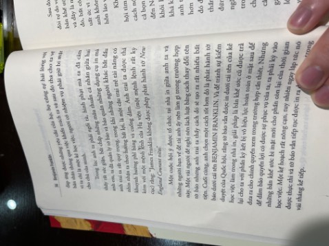 Chất lượng in chưa tương xứng với một cuốn sách thật.