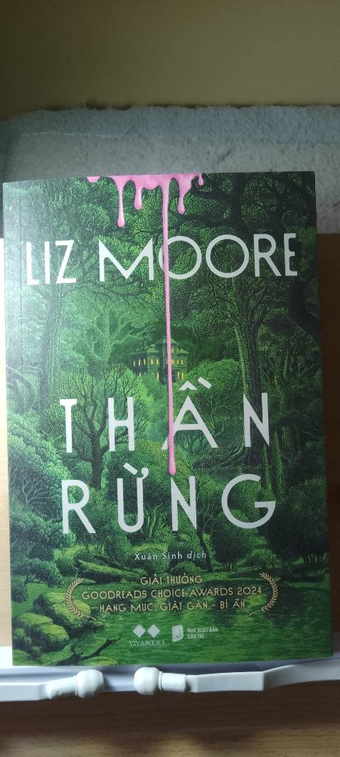 Bìa đẹp và dày, giao hàng nhanh. Đóng gói tạm chỉ bọc màng nhựa mỏng và bỏ vào hộp. Mua dịp sale off nhà AZ nên giá tốt. Nội dung chưa đọc nhưng thấy review đạt giải thưởng.