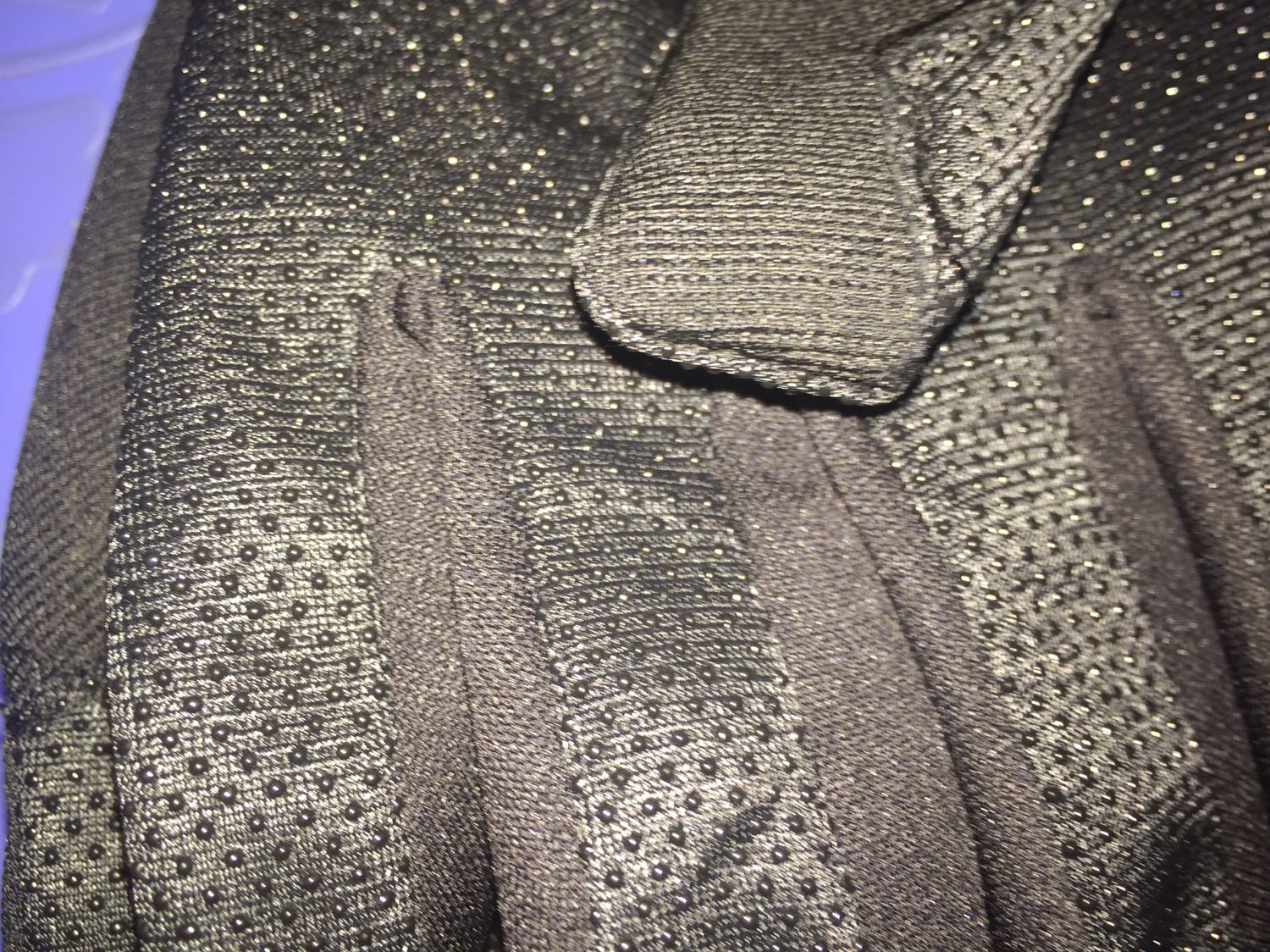 Shop cho mình hỏi đây là bán hàng kiểu gì vậy shop.Chiều qua mình nhận dk hàng nhưng chưa ktra dk ngay,sáng này lấy ra để đeo thì thấy shop gửi cho găng tay hư thế này dk k bạn. Shop cho mình hỏi đây là bán hàng kiểu gì vậy shop.Chiều qua mình nhận dk hàng nhưng chưa ktra dk ngay,sáng này lấy ra để đeo thì thấy shop gửi cho găng tay hư thế này dk k bạn.