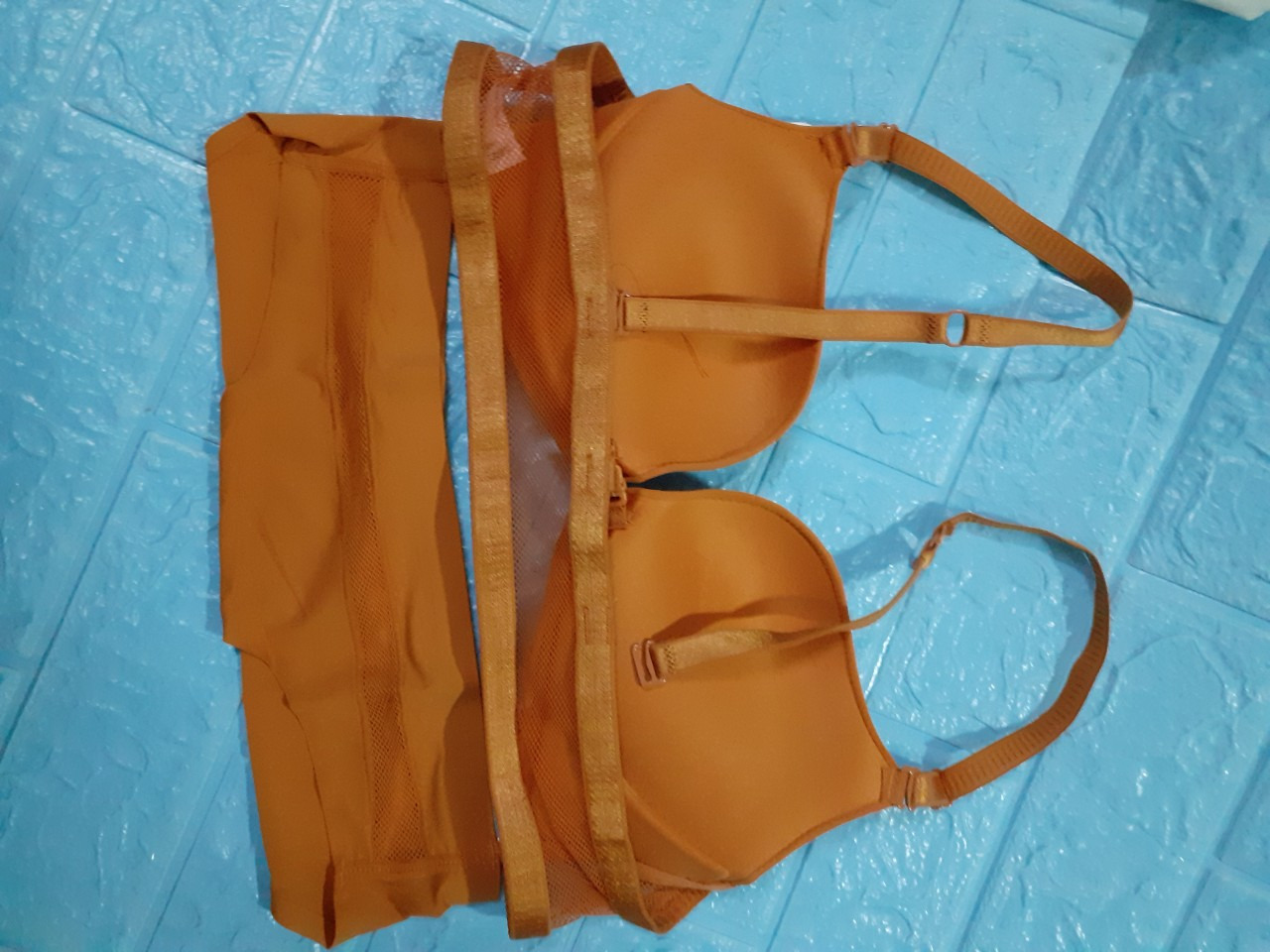 Màu rất xinh, rất ưng ý về chất lượng, mặc rất thích, thoải mái. Ủng hộ shop. mình sẽ đăt thêm màu đen và nude cho đủ bộ hihhihi