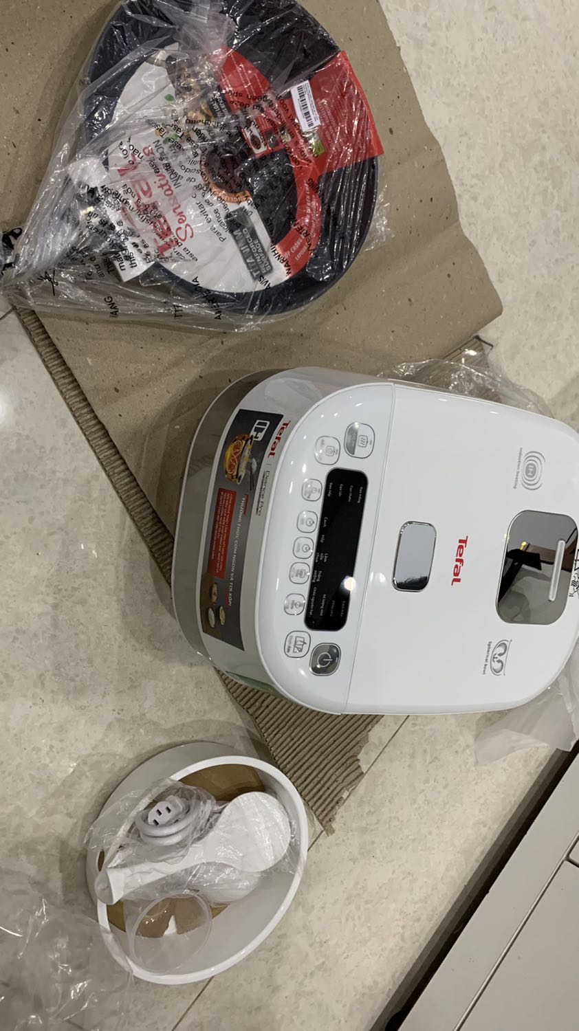 Đã sử dụng nên mình mới review.
Mình nấu cơm trắng, lứt, sữa chua đều rất ngon. Cơm dẻo mềm. Sưa chua ủ mịn (mình mua do có chức năng này)
Chất lượng hơn mong đợi so với giá thành. Nồi dày chống dính đốt