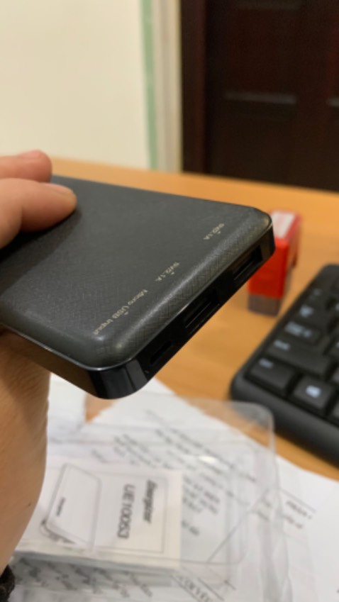 Hàng ổn. Shop đã bóc seal hộp ra để dán tem. Các ổ cắm sạc lên pin. Hy vọng bền. Vote shop 5 sao