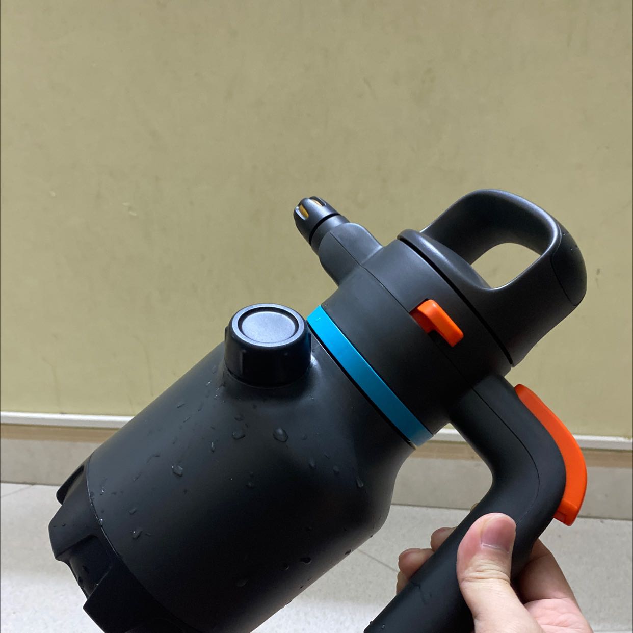 Đúng là đắt xắt ra miếng chất lượng khỏi bàn. Dùng nhiều loại bình mini rồi mệt lắm nên phải mua loại này dùng cho thích. Mấy lần lấy hơi là xịt đến hết đỡ mệt cần bơm nhẹ lắm à