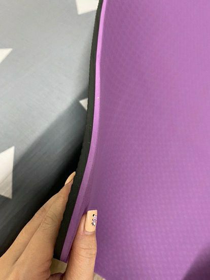 màu tím đẹp quá. thảm dày dặn. bền. chống đc trơn trượt. mềm tập yoga rất là thích. tang shop 5 sao màu tím đẹp quá. thảm dày dặn. bền. chống đc trơn trượt. mềm tập yoga rất là thích. tang shop 5 sao