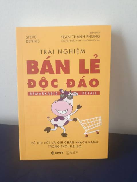 Làm sao để trở nên khác biệt và độc đáo - luôn là vấn đề muôn thuở, đặc biệt là lĩnh vực kinh doanh bán lẻ muôn hình vạn trạng trong thời buổi sớm nở tối tàn hiện nay càng khó khăn hơn. Quyển sách giúp mình nắm được các thành phần thiết yếu để giúp cửa hàng gây ấn tượng với khách hàng. 
Mình rất thích các viết của tác giả, sách về kinh doanh nhưng lại hóm hỉnh không nhàm chán, cảm ơn tác giả và dịch giả đã mang đến quyển sách vô cùng bổ ích, rất đáng đọc.
Chất lượng sách ok, Tiki giao hàng nhanh, mình rất hài lòng.